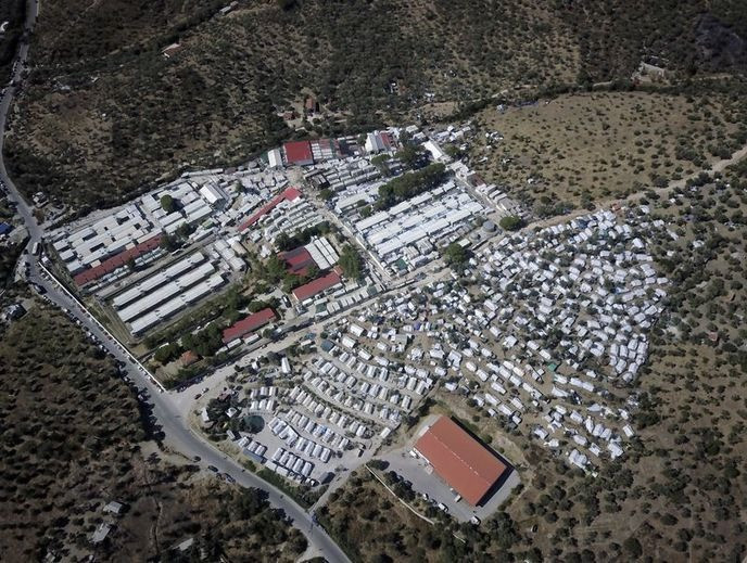 Midilli’nin mülteci gündemi: Balkona bayrak asmak eskiden ayıplanıyordu - Resim : 3