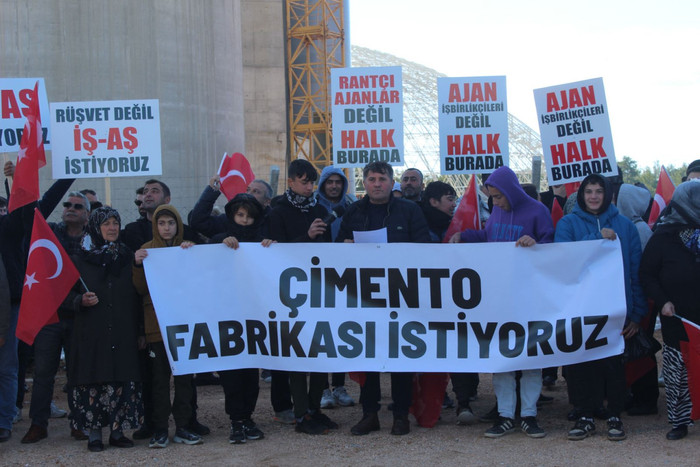 Deştin’de ‘Entel köy Efe köye karşı’: Filmin sonunda buranın çöl olmasına izin vermeyeceğiz - Resim : 2