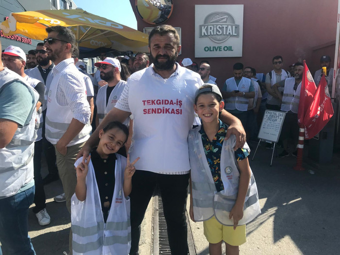 Kristal Yağ’da işçiler grevde: İhracatta rekortmen ama işçiye zam yok - Resim : 1