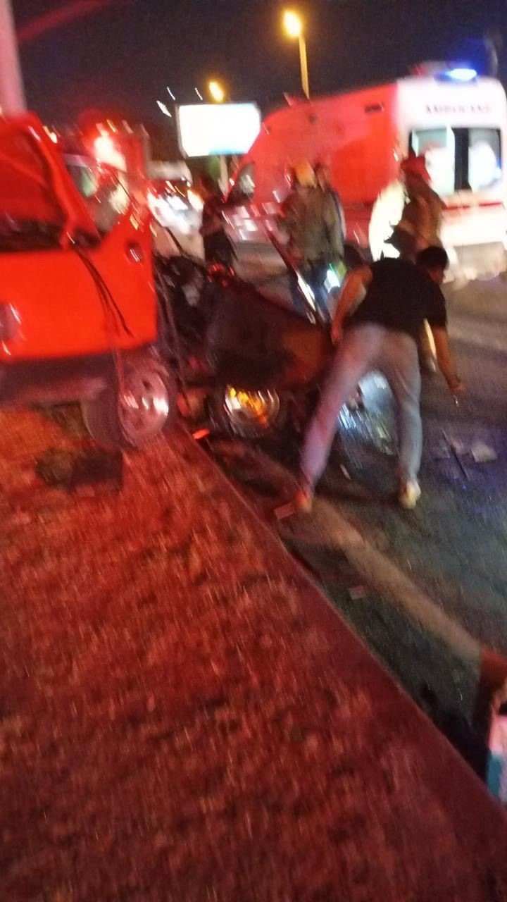 Tofaş direğe saplandı, araç ikiye bölündü! Sürücü feci şekilde can verdi - Resim : 2