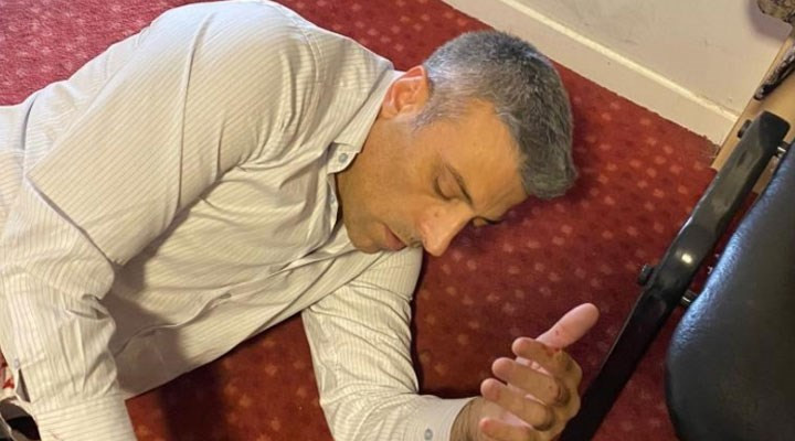 Yenilik Partisi Genel Başkanı Öztürk Yılmaz'a bıçaklı saldırı - Resim : 1