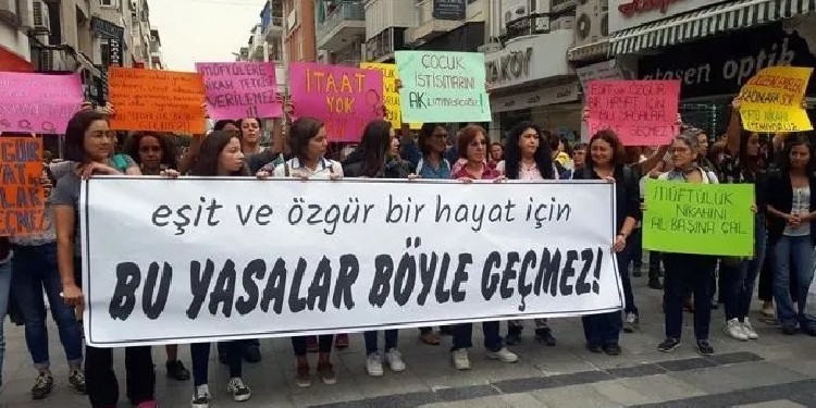 Kadının soyadı, sokak hayvanları, yaşama ve yaşatma hakkı - Resim : 4