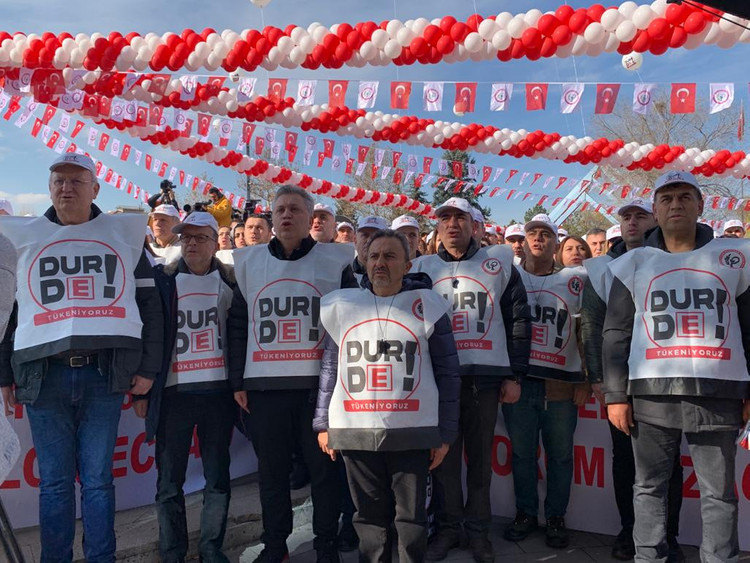 Eczacılar 14 yıl sonra alanda: Dur de! Tükeniyoruz - Resim : 1