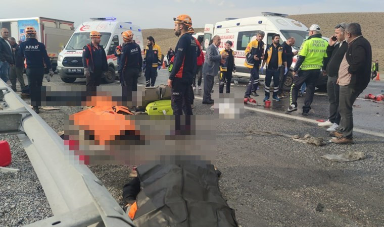 Van’da kaza: Minibüs ile kamyonet çarpıştı, 6 ölü, 8 Yaralı - Resim : 3