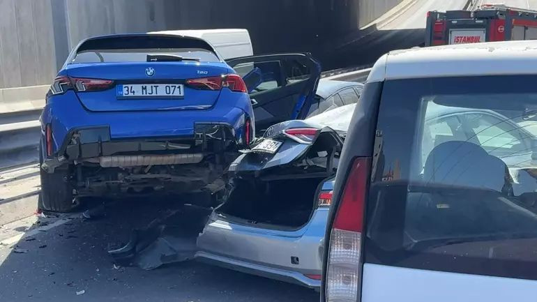 Beylikdüzü’nde altgeçitte zincirleme kaza - Resim : 2