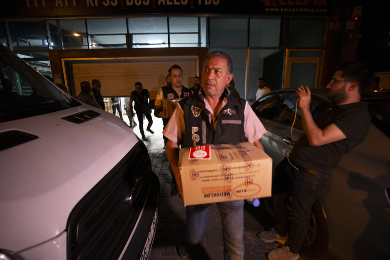 Yediiklim Yayınları'na polis operasyonu - Resim : 1