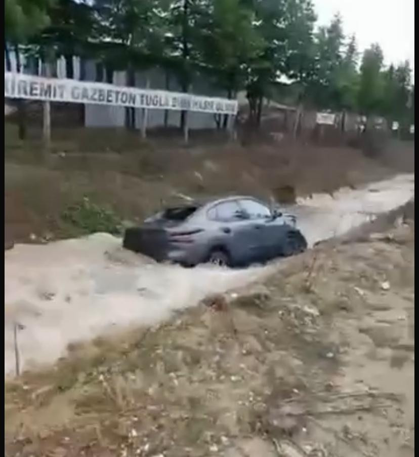 AK Parti milletvekilinin karıştığı kazada 1 ölü, 4 yaralı - Resim : 1