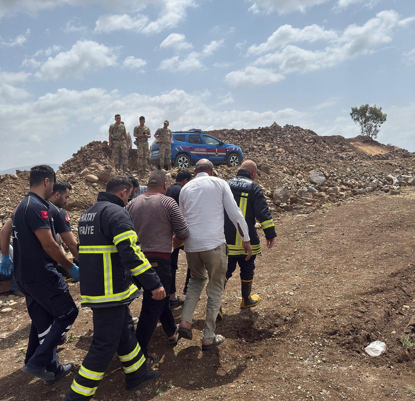 Bouwmaterieel omgevallen in Hatay: bestuurder gewond - Foto: 1
