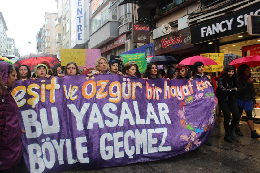 Kadının soyadı, sokak hayvanları, yaşama ve yaşatma hakkı - Resim : 1