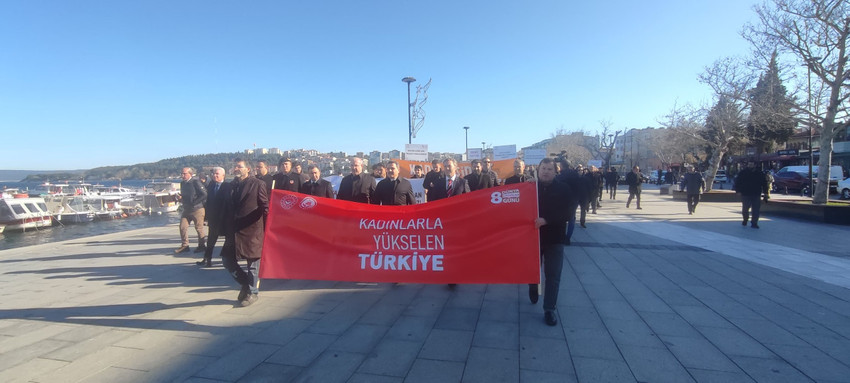 Çanakkale'de erkeklerden 8 Mart yürüyüşü: 'Şiddet acizliktir' - Resim : 1