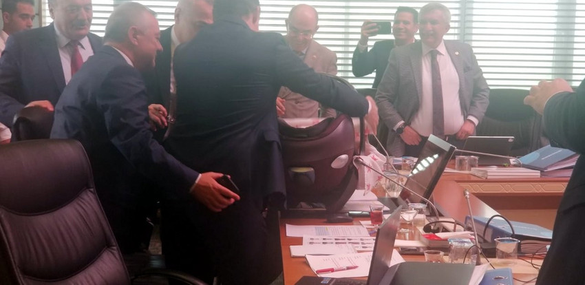 CHP'li Deniz Yavuzyılmaz, komisyon toplantısına bebeğiyle katıldı - Resim : 1