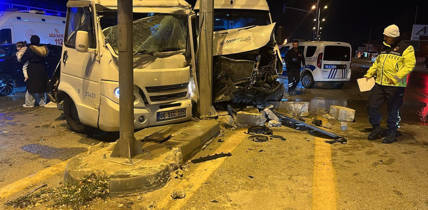 Ankara'da trafik kazası: 21 kişi yaralandı - Resim : 1