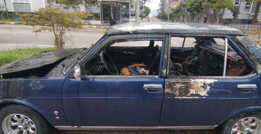 Une voiture à Mudanya, Bursa transformée en boule de feu - Image : 2