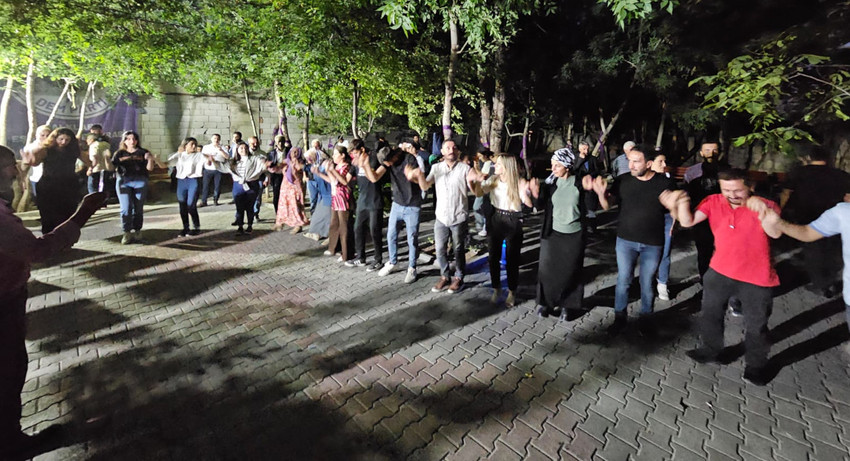 Van'da DEM Parti İl Eş Başkanlarının da aralarında olduğu 14 kişi serbest bırakıldı - Resim : 3