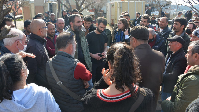 TİP'li Barış Atay gemi söküm işçilerini ziyaret etti - Resim : 1