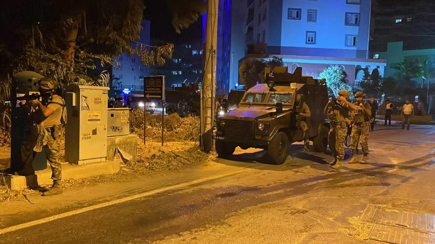 Mersin'de polisevine saldırı: 1 polis vefat etti, 1 polis yaralı - Resim : 1
