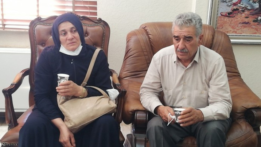 İpek Er'in annesi ve babası