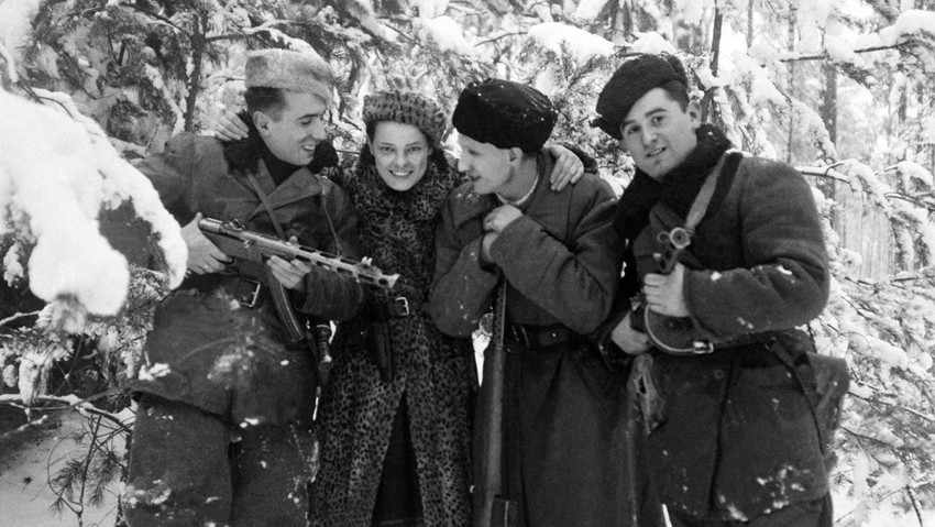 Bektaşi partizanın türküsü ya da kadehler Stalin'e! - Resim : 1