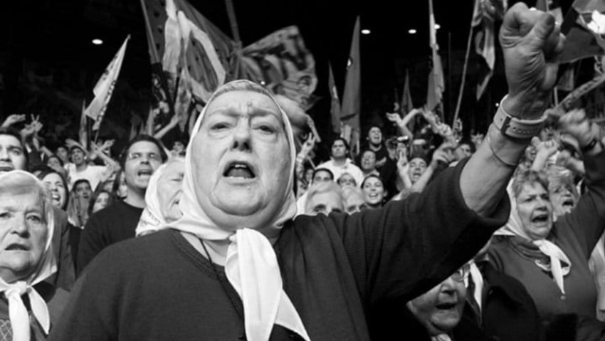 Her bir dilde çıkar sesi: Arjantin’in ‘cumartesi annesi’ Hebe de Bonafini - Resim : 3