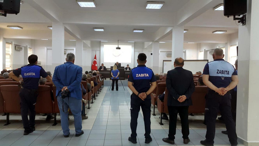 Belediye meclisinde kavga: MHP'li üye, CHP'li üyenin burnunu kırdı - Resim : 1