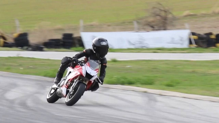 5 yaşında kullanmayı öğrendiği motosikletiyle 12 kupa kazandı - Resim : 1