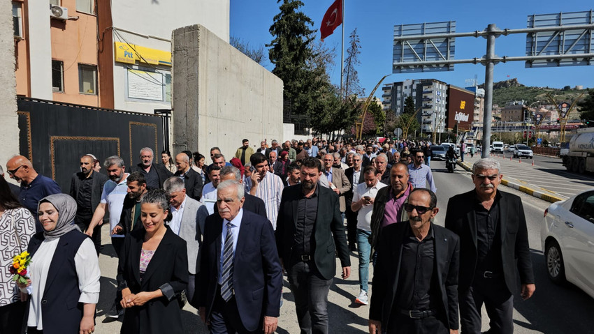 Ahmet Türk mazbatasını aldı, Van'a hareket etti - Resim : 1