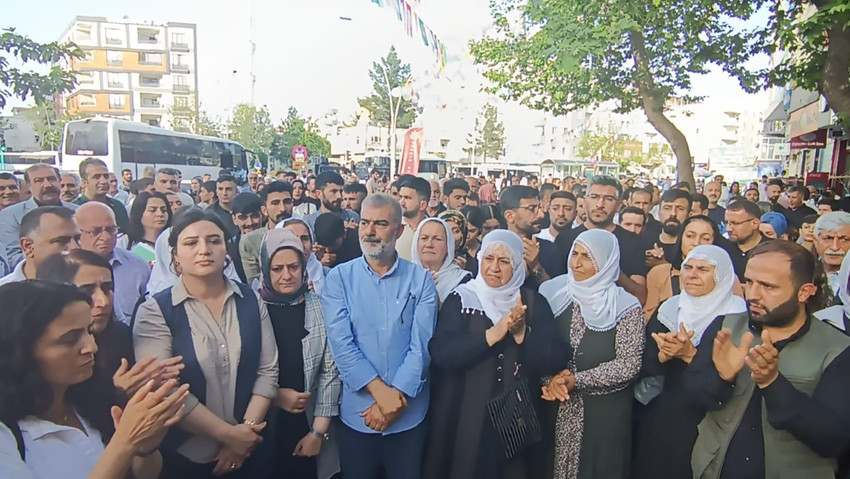 DEM Parti Batman il binasına baskın: 'Terörist kitapları okuyorlardı muhtemelen' - Resim : 3