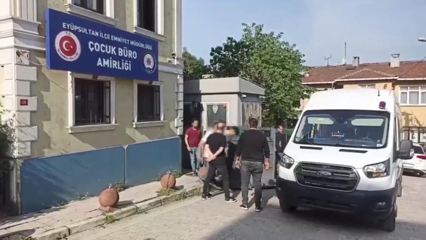Eyüpsultan'da öldürülen okul müdürü alkışlarla son yolculuğuna uğurlandı - Resim : 2