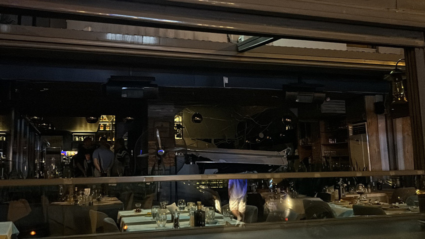 Kadıköy'de restoranın tavanı çöktü, müşteriler yaralandı - Resim : 1