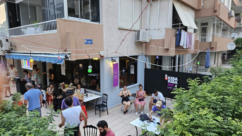 Mahalle arasında açan çiçek: Baküs Sahne - Resim : 4
