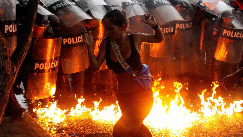 Venezuela'da seçim protestoları, Peru'dan diplomatlara 72 saat süre - Resim : 1