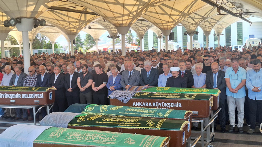 Abdüllatif Şener'in kayınvalidesi Leyla Çetiner'in cenazesi toprağa verildi - Resim : 1
