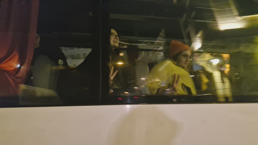 İstiklal Caddesi'nde yürümek isteyen kadınlara gözaltı - Resim : 8