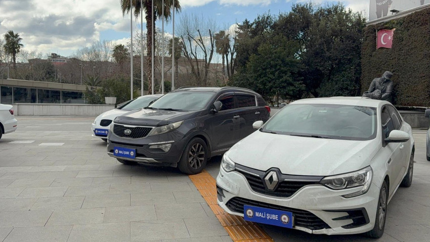 Kapalıçarşı'da operasyon: Gözaltı sayısı 40'a yükseldi, el konulan araçlar sergilendi - Resim : 1