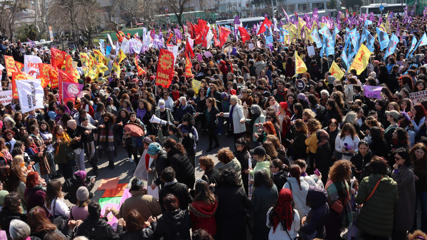Kadıköy’de kadınlar sokakta: 2025 'Aile Yılı' değil, mücadele yılı olacak - Resim : 9