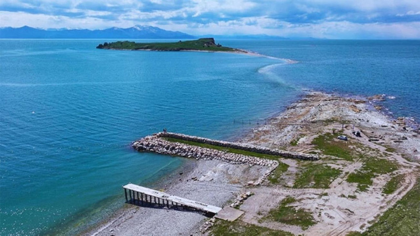Van Gölü’nde tarihi keşif! Çarpanak Adası’na giden antik yol ortaya çıktı - Resim : 1