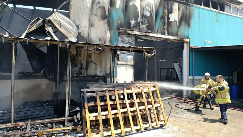 Çanakkale’de fabrika yangını: 1 işçi ağır yaralandı - Resim : 1