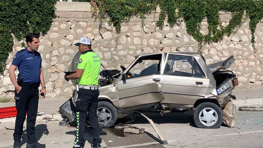 D'abord au camion, puis au poteau ! Accident de chaîne à Karaman - Photo : 1
