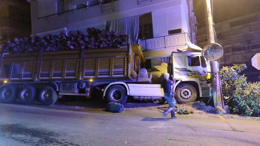 Freni boşaldı, caddeyi savaş alanına çevirdi - Resim : 1