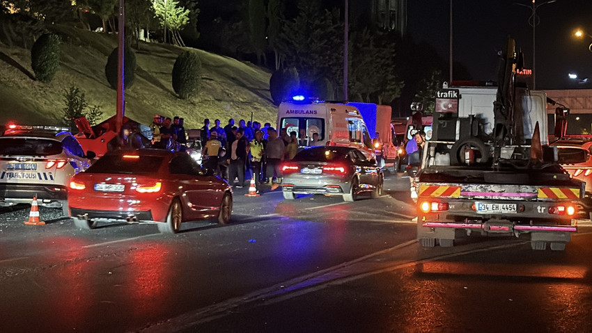 Tofaş direğe saplandı, araç ikiye bölündü! Sürücü feci şekilde can verdi - Resim : 1
