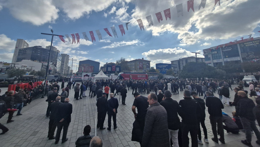 Esenyurt Meydanı'nda kayyım protestosu: Van ve Hakkari'deki gibi olursa geri adım atarlar - Resim : 2