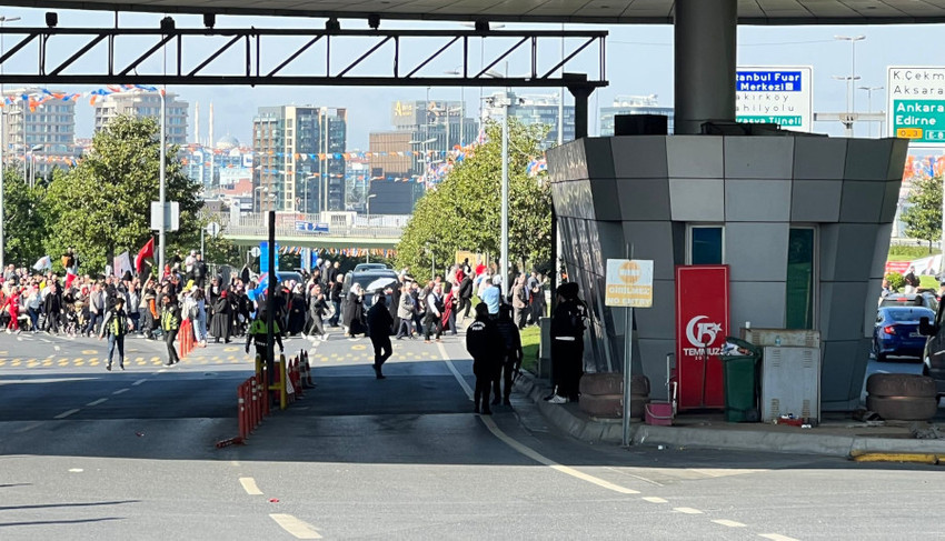 AK Parti'nin İstanbul mitingi: Polisler kibar, seçmen umutlu - Resim : 1