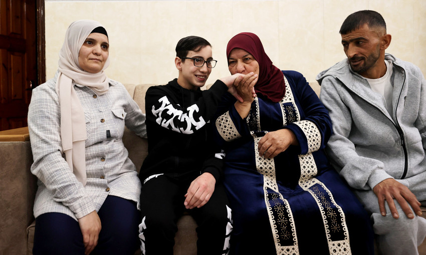 Gazze'de İsrail ile Hamas arasında beşinci rehine takası tamamlandı - Resim : 1