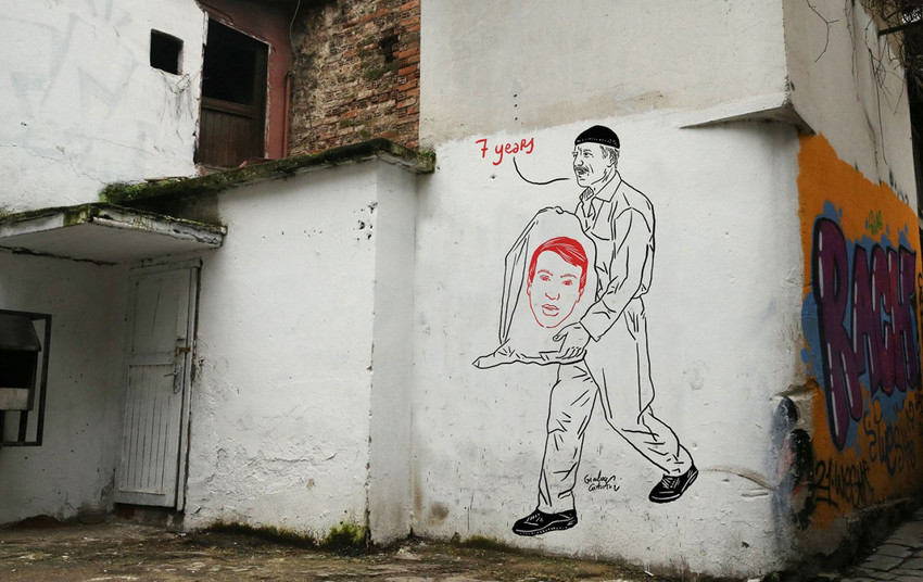 İtalyan karikatürist cenazesi torba içinde verilen Arslan’ı çizdi - Resim : 1