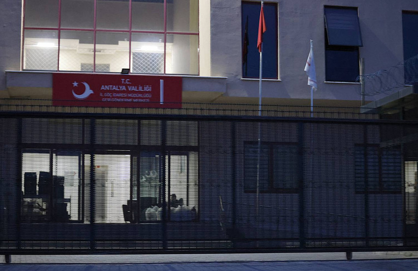 52 mülteciden yardım çığlığı: Beyaz odada işkence var - Resim : 3