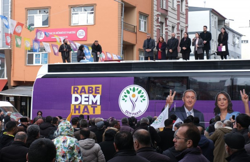 DEM Parti halk buluşmaları başlattı: İktidarın başı seccadede aklı hilede - Resim : 1
