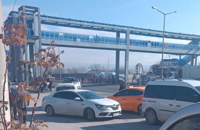 Ankara'da otomobilin çarptığı aynı aileden 3 kişi yaşamını yitirdi - Resim : 1