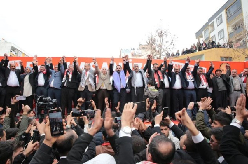Yeniden Refah'tan Urfa'da gövde gösterisi: İzollere karşı Bucaklar - Resim : 1