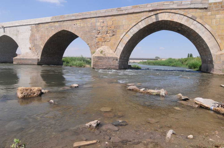 Kırşehir adın ünlüymüş, bağın bahçen güllüymüş - Resim : 4