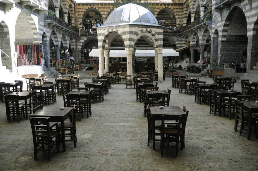 Ne Diyarbakır anladı beni ne de sen, ne çok sevdim ikinizi de bilsen - Resim : 9